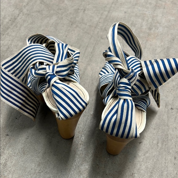 Beautiful Coach Navy and White Striped Sandals size 8.5 B - Picture 10 of 10